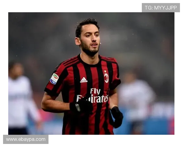 恰尔汗奥卢在土耳其队作用显著，中场组织表现稳健