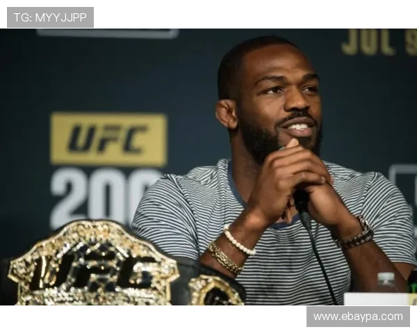 乔恩·琼斯微博照片点赞数堪比小鲜肉，真是赛场上冷面“王子”私下太会撩了吧？