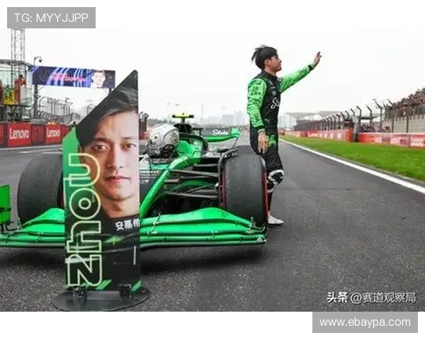 周冠宇这生活完全是反着来的，赛道上狂飙回家却能做饭给爸妈吃，怎么看都像隔壁邻居叔叔